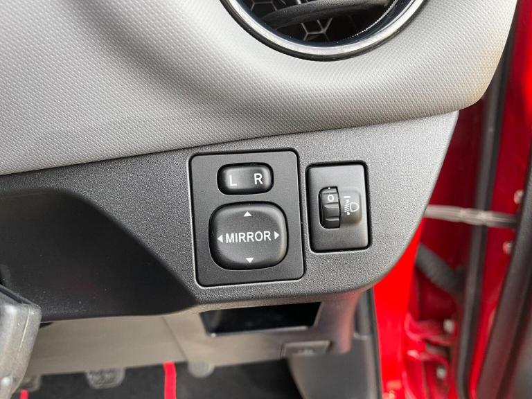 TOYOTA YARIS 1.33 Dual VVT-i Sport Euro 5 5dr Euro 5 2015