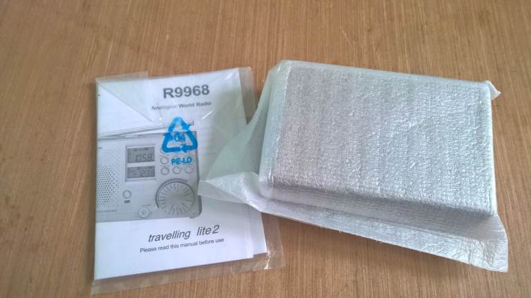 New Roberts R9968 Multi-Band FM, SW, MW Portable Compact World Radio.