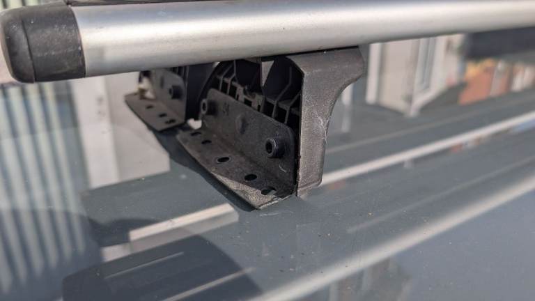 Thule roof bars. 