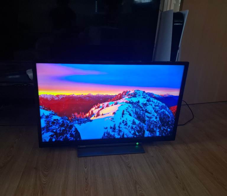 Smart 32 inch Toshiba HDR LED TV with Freeview 