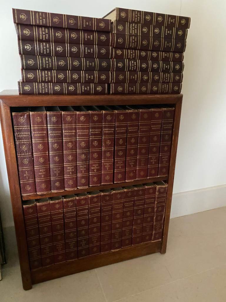 Encyclopedia Britannica 1962 in Wooden Bookcase