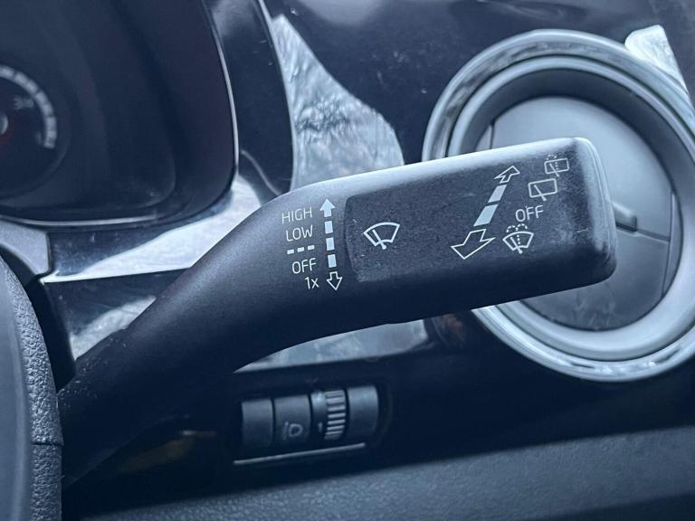 2014 Volkswagen up! 1.0 Move Up 3dr HATCHBACK Petrol Manual