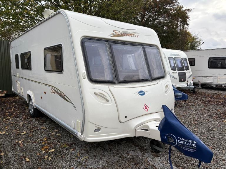 BAILEY SENATOR ARIZONA - 4 BERTH CARAVAN WITH END WASHROOM 