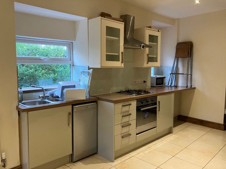One bedroom ground floor flat in heart of Uplands 