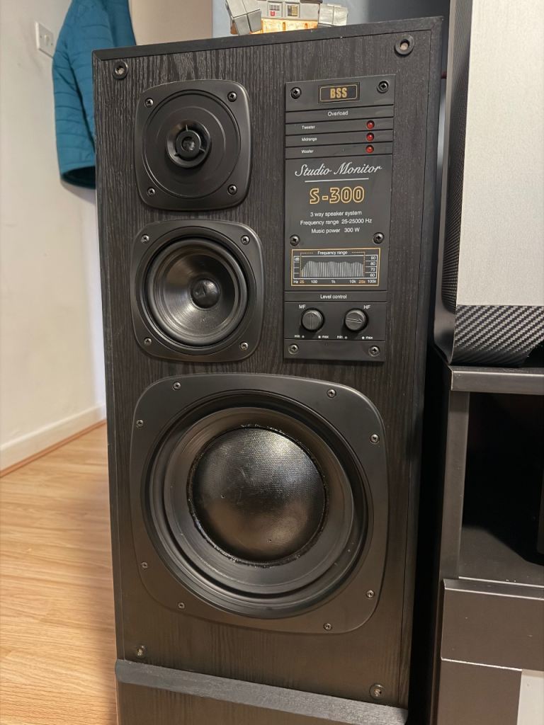 Studio Monitor S-300 Speakers – Black, Good Working Order
