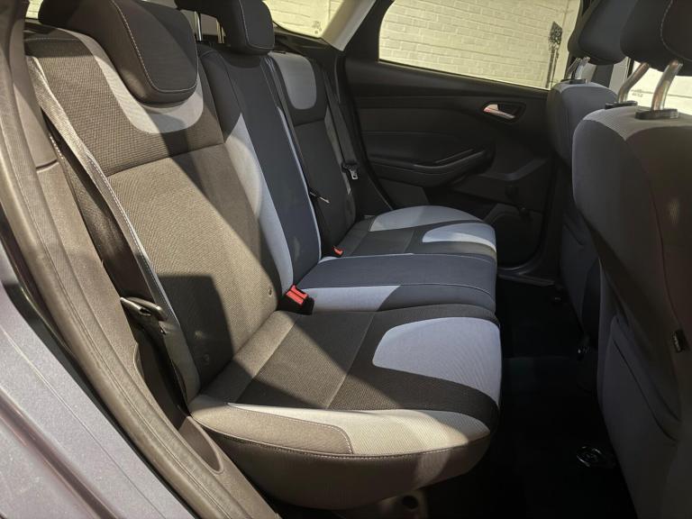 2011 Ford Focus 1.6 125 Zetec 5dr HATCHBACK PETROL Manual