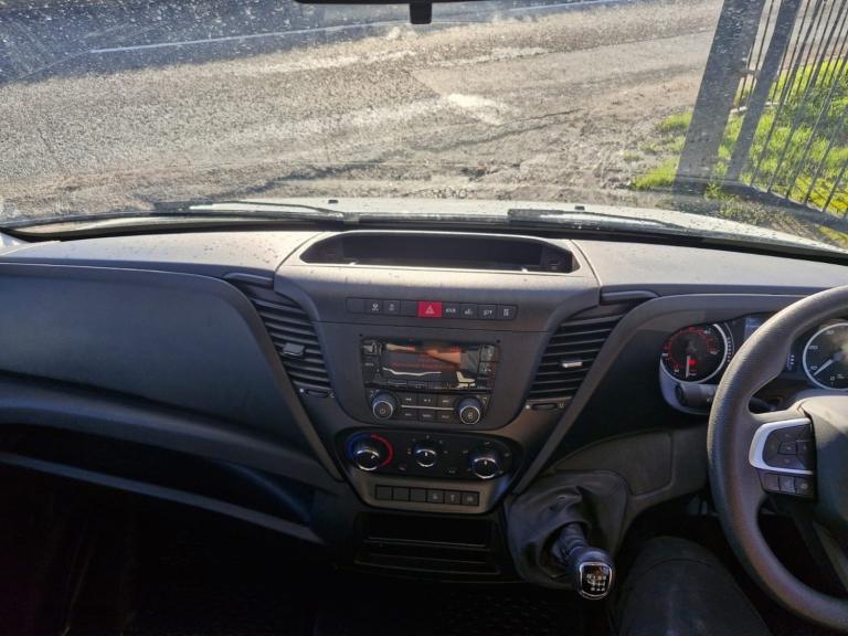 IVECO DAILY LUTON BUSINESS 2.3 D HPI 14V 35S 3000 2021