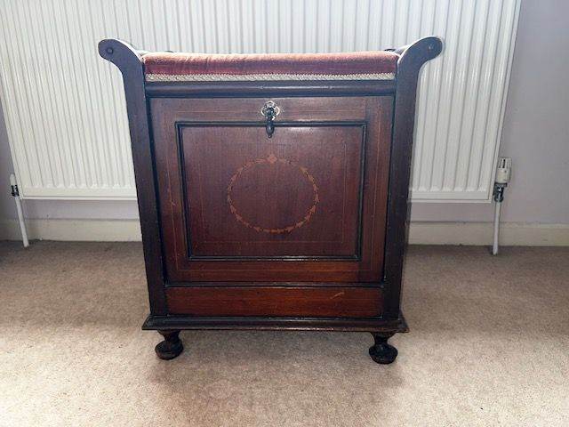 Vintage piano stool