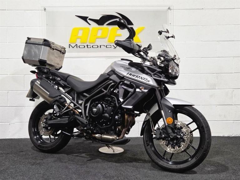Triumph Tiger 800 XRX! HEATED GRIPS! TOP BOX! SAT-NAV PREP! ENGINE BARS