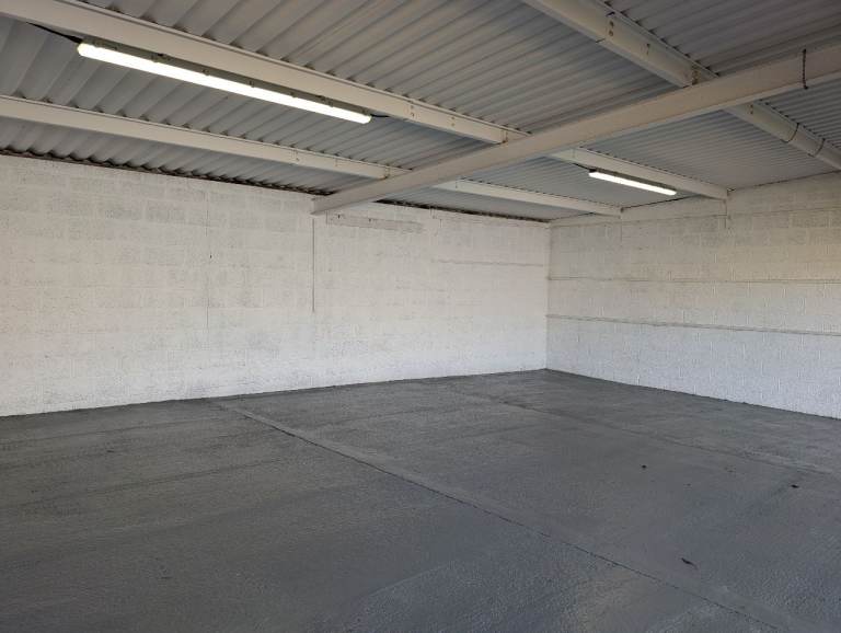 Business unit 660 sqft. Business and Storage units for rent