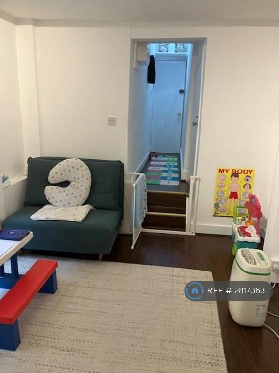 Studio flat in Lanark Place, London, W9 (#2817363)