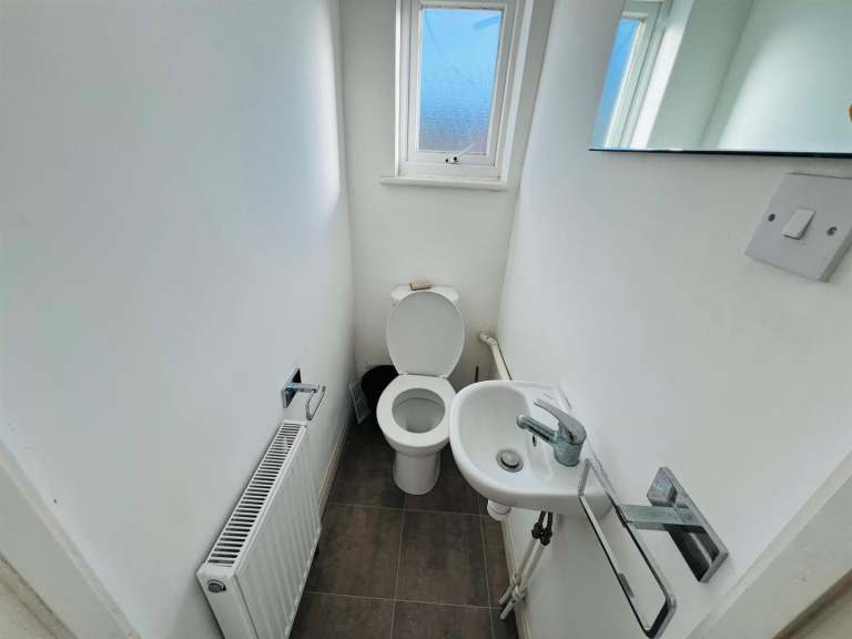 3 bedroom house in Long Drive, Greenford