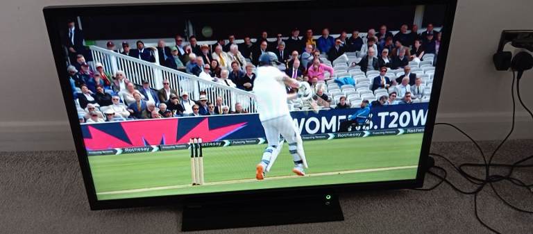 Toshiba 32" LCD smart TV in good condition and good working order 