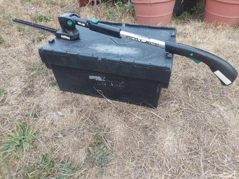 Gtech Ultimate Cordless Long Reach Hedge Trimmer 14.4v Extending - Not Tested