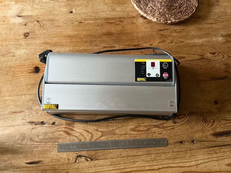 Food vacuum packer