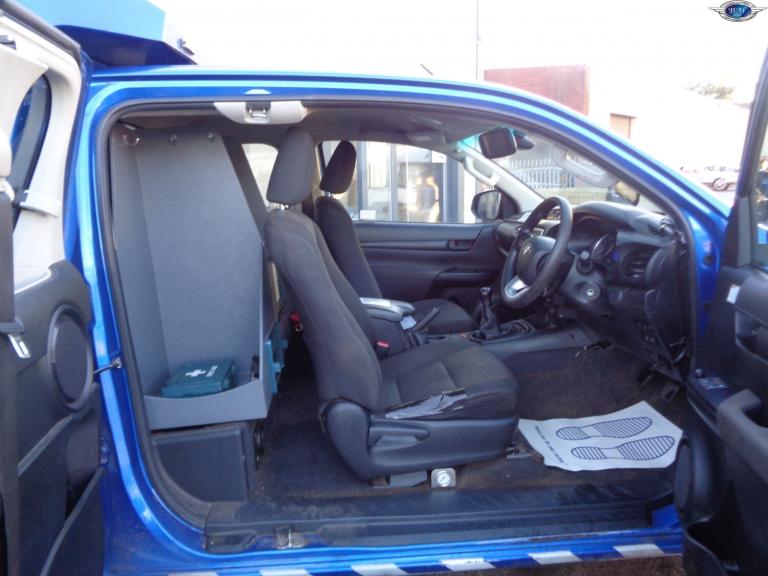 TOYOTA HILUX 2.4 D-4D Active Blue Manual Diesel 2018