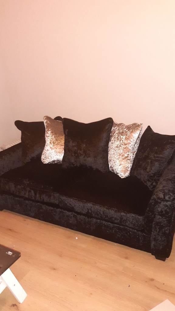 Very Glitz 3-Seater Sofa in Black Velvet – Good Condition