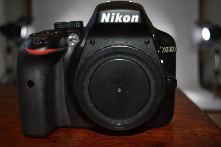 Nikon (D3300) (24.2MP) Camera. (Nice Condition)t