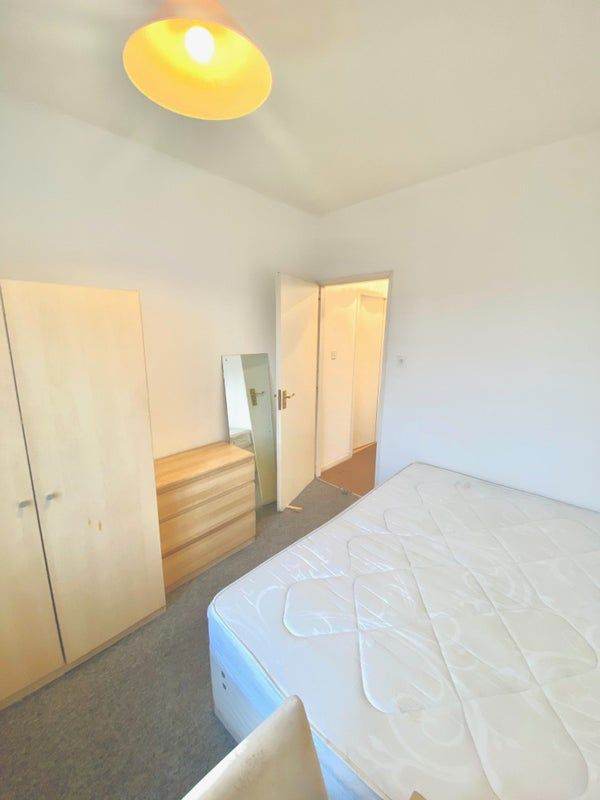 ❤️ Small Double Room with Work Desk | Rotherhithe | Near Rotherhithe Station 🏠