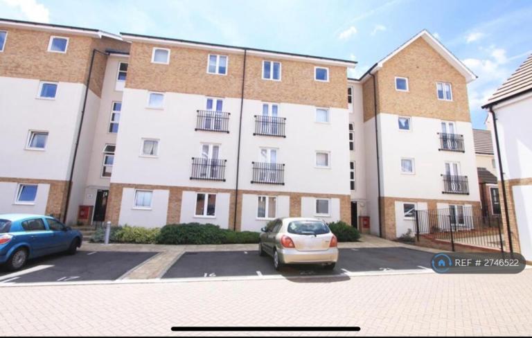 2 bedroom flat in Uxbridge, Uxbridge, UB8 (2 bed) (#2746522)