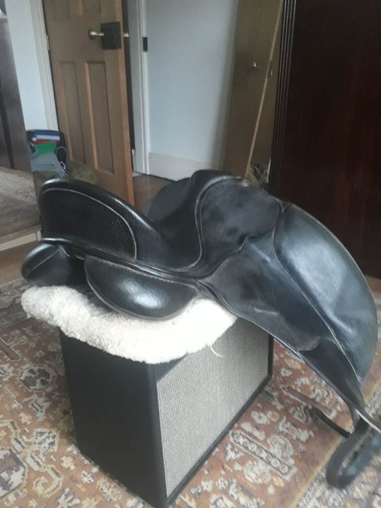 Bates Isabell dressage saddle