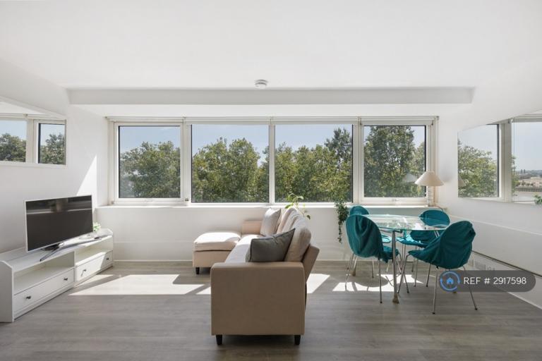 2 bedroom flat in Aragon Tower, London, SE8 (2 bed) (#2917598)