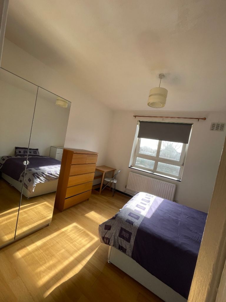 Bright double bedroom( long term)