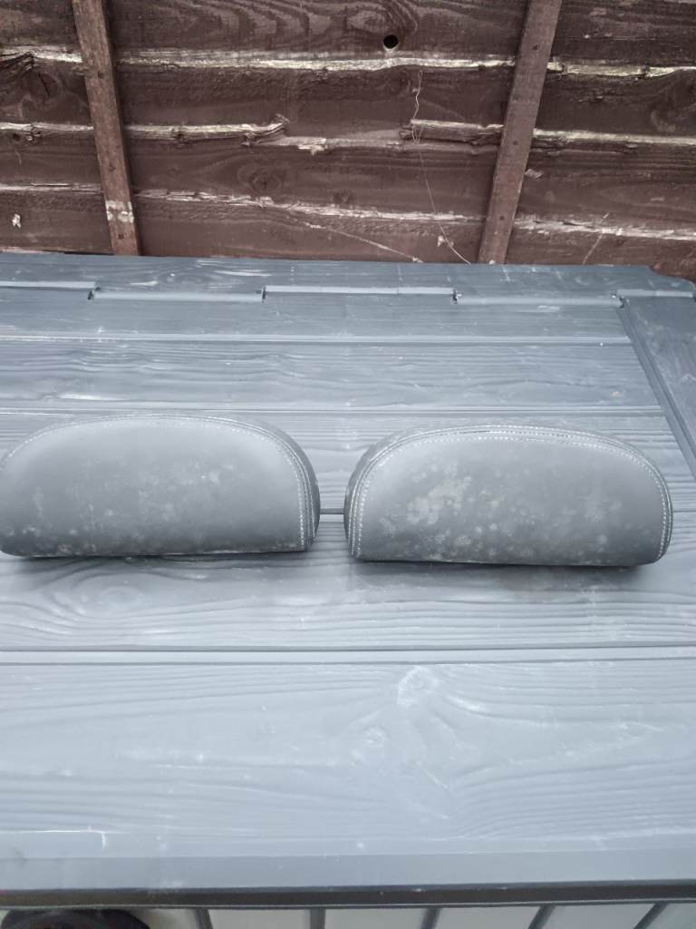 Mini R52 rear leather head rest, needs a good clean 