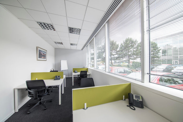 Slough - SL14DX \ Coworking Space with Flexible Desk Access