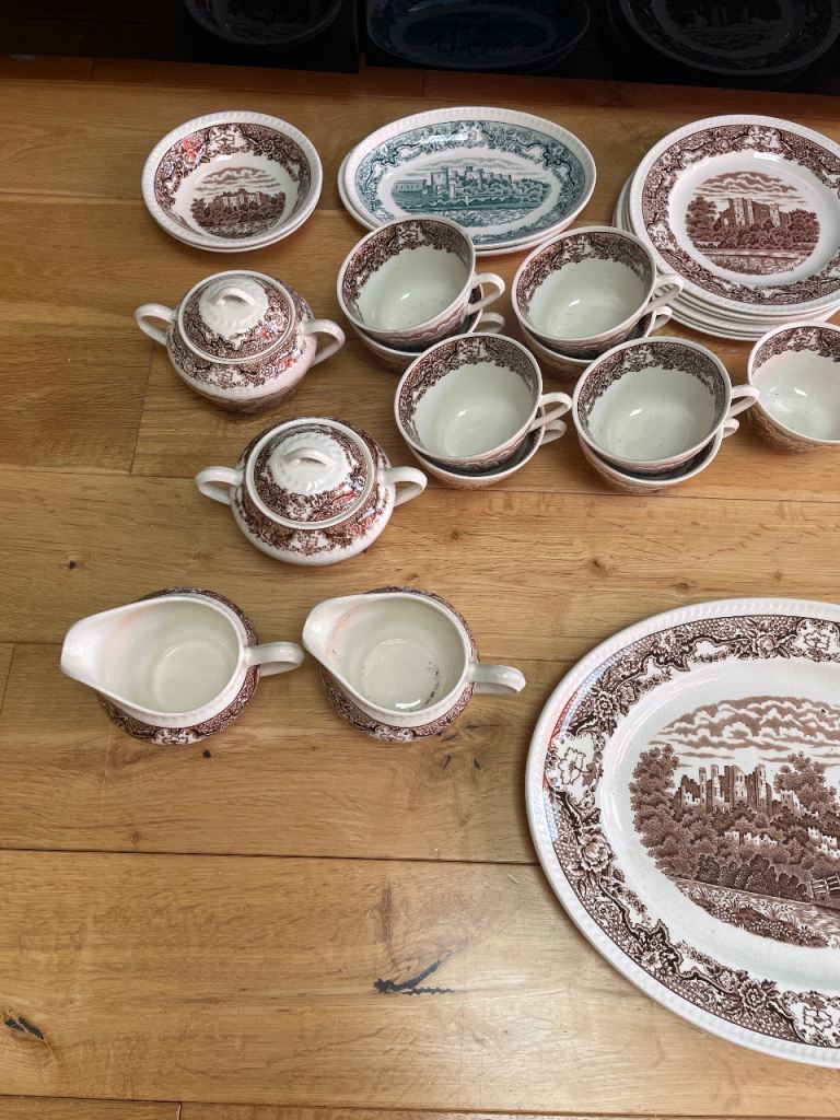 Vintage Ceramic Dinnerware Set – Brown and White Pattern