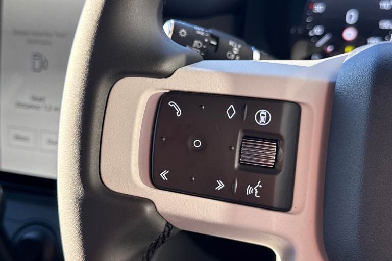 2025 Land Rover Defender 110 3.0 D250 MHEV X-Dynamic SE Auto 4WD Euro 6 (s/s) 5dr SUV Automatic