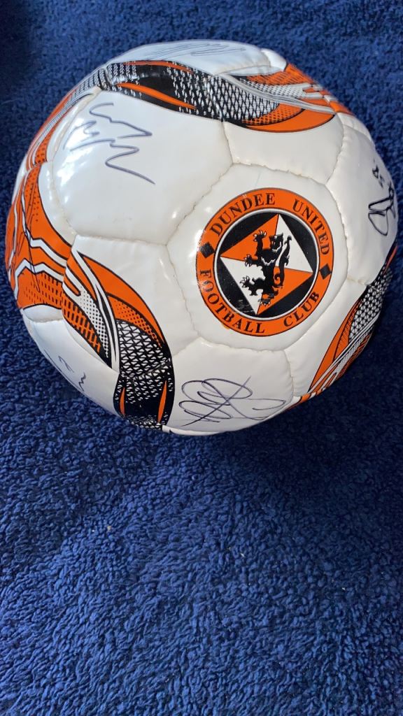 Dundee united signed football  £25