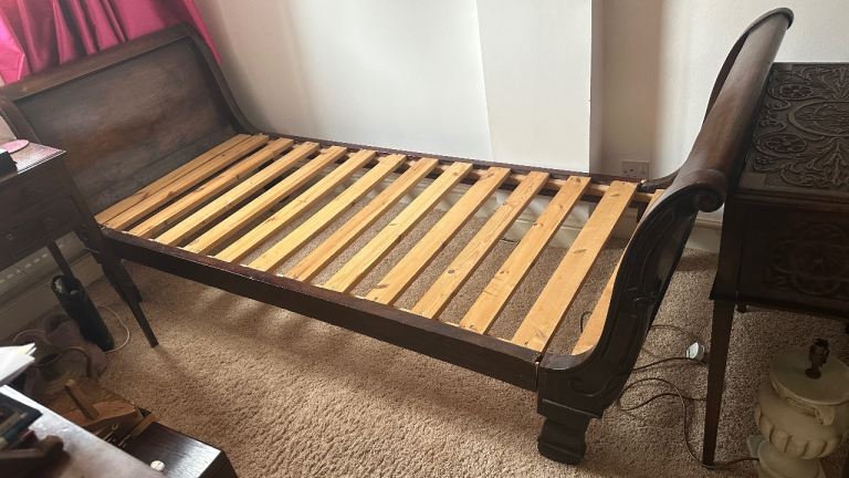 Antique sleigh bed (Victoria ) single 
