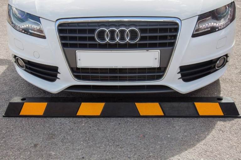 New Car Stop Rubber Parking Kerb.Prevents vehicles from reversing or driving too far in parking area