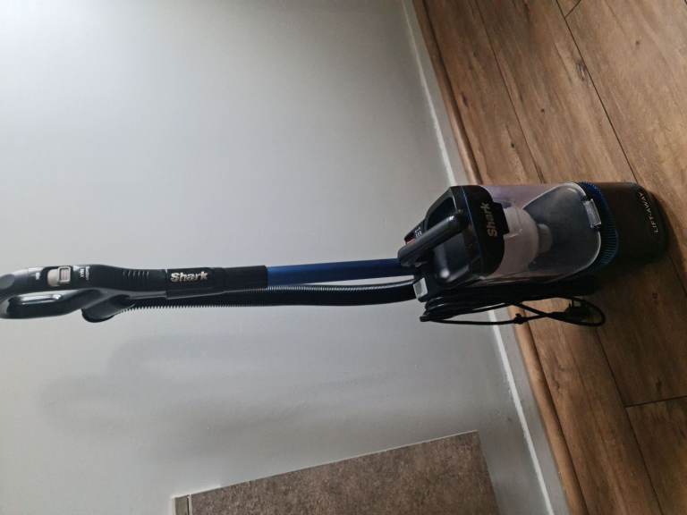 Shark lift away 1.1 pet .