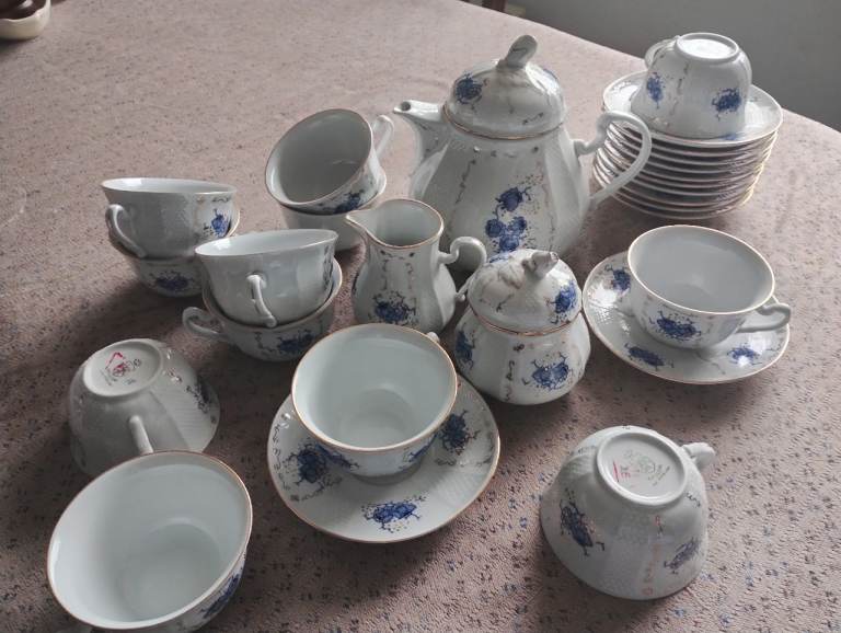 Apulum Fine Porcelain Tea Set 