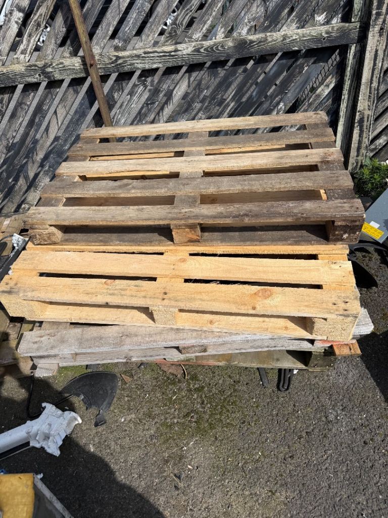Wooden pallets free