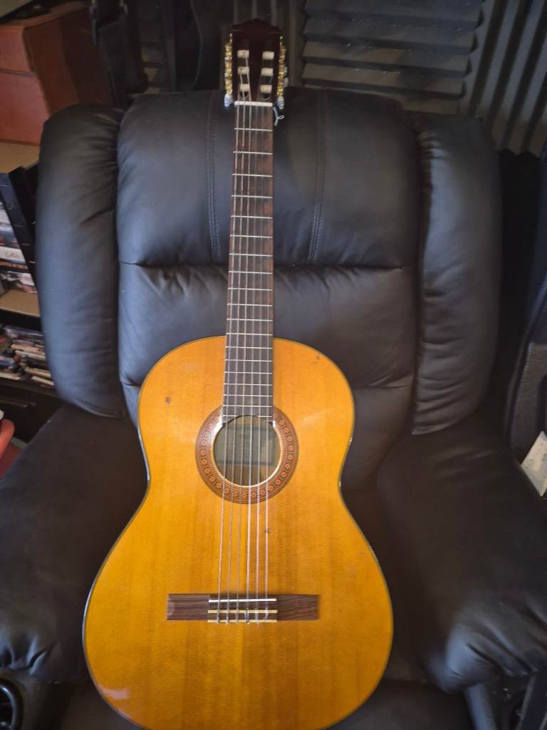 Yamaha c70classical guitar 