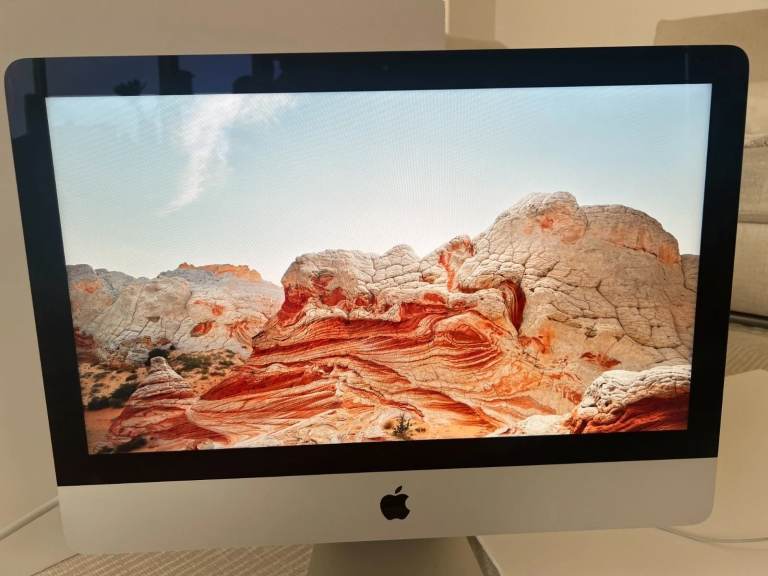 Apple Monitor 21.5 inch 2017 2.3 Ghz Dual core intel i5 8 GB 2133 MHz DDR