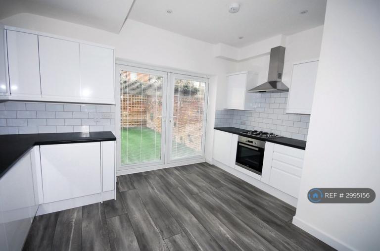 2 bedroom house in Manifold Road, Eastbourne, BN22 (2 bed) (#2995156)