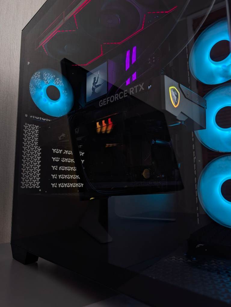 Corsair iCUE High-End Gaming PC | 9800X3D | 32GB DDR5 | X870 | WD 2TB NVMe | MSI RTX 5070 OC | Ryzen