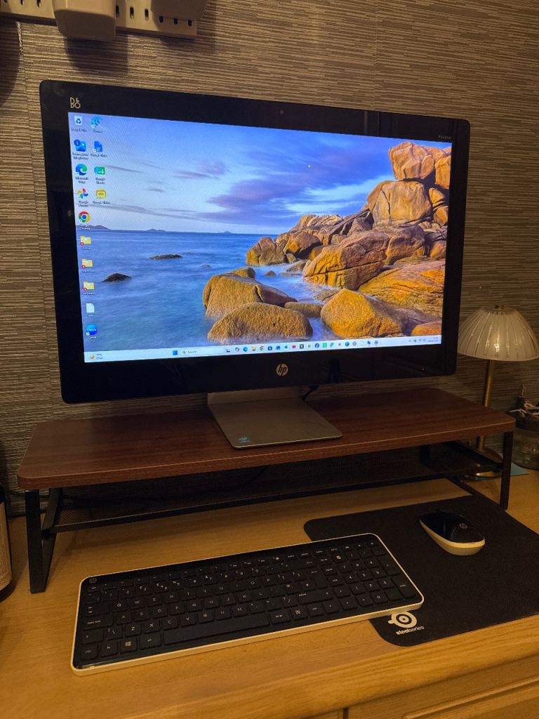 HP 23-q055na All-in-One Desktop PC -Touchscreen - 8GB RAM 1TB HDD - 23” screen