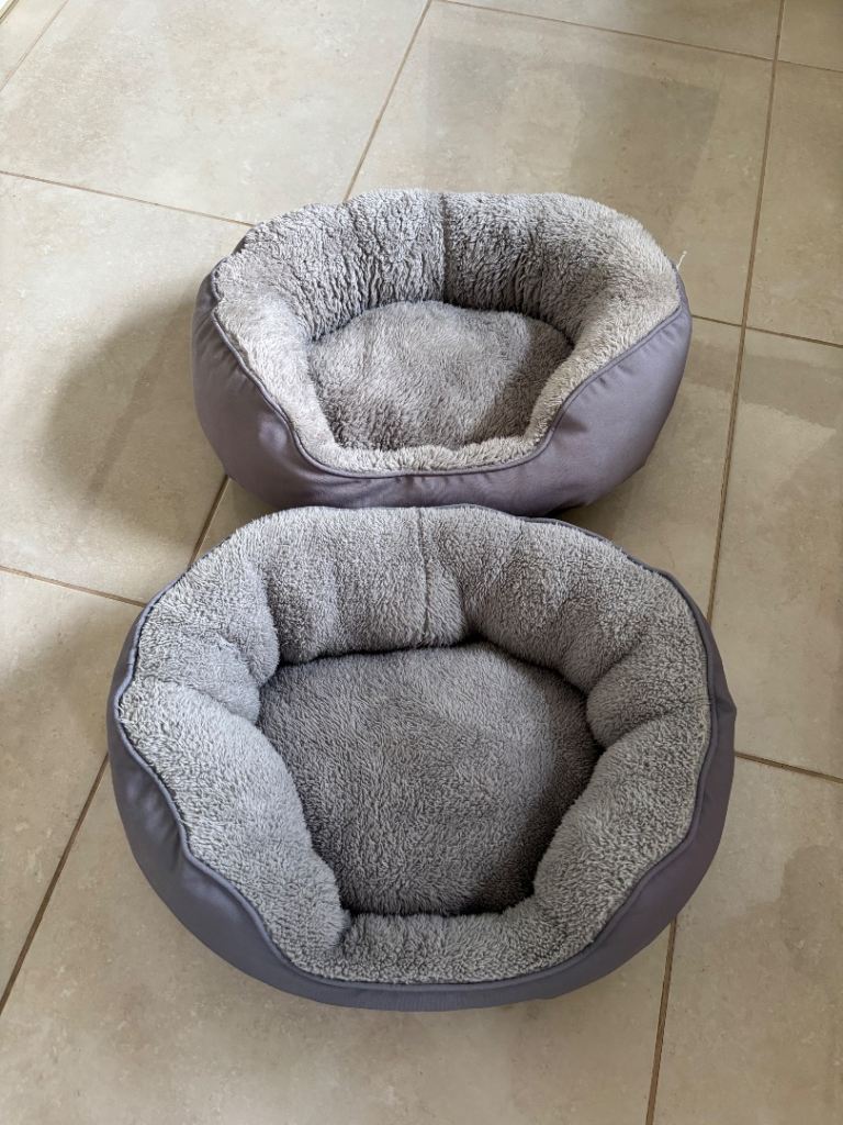 2 X small dog/pet beds 