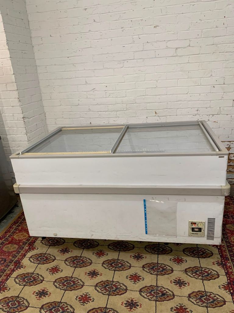 Large Chest Freezer with Glass Sliding Lids
