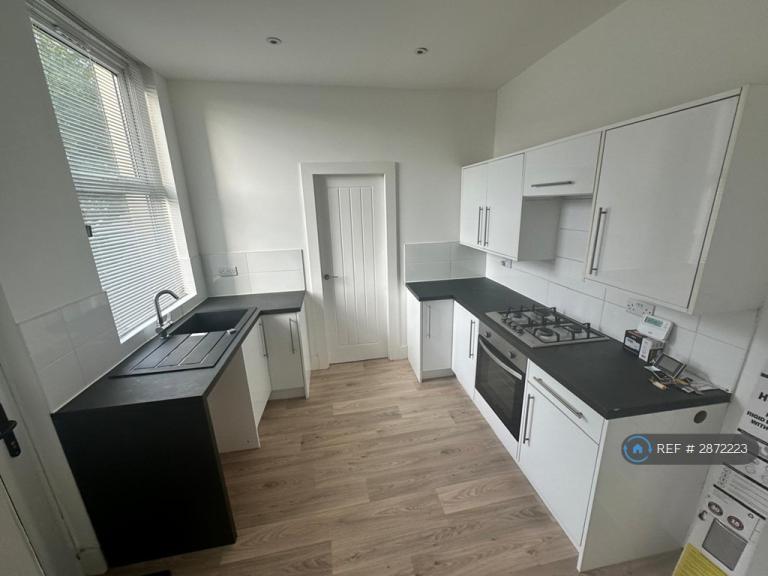1 bedroom flat in Buxton Road, Stockport, SK2 (1 bed) (#2872223)