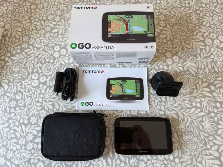 TomTom Go Essential 5, European maps, boxed with accessories and protective case