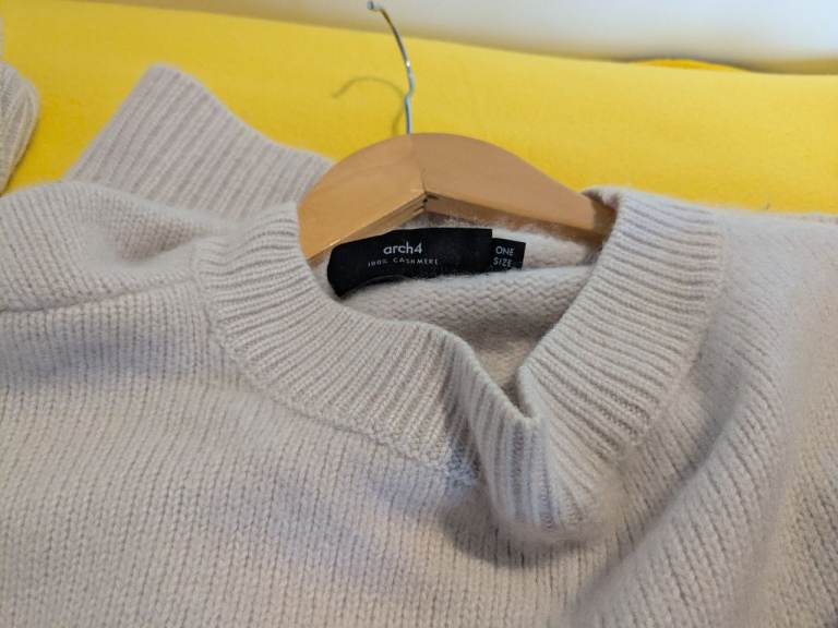 Women's cashmere round neck size 14 jumper 