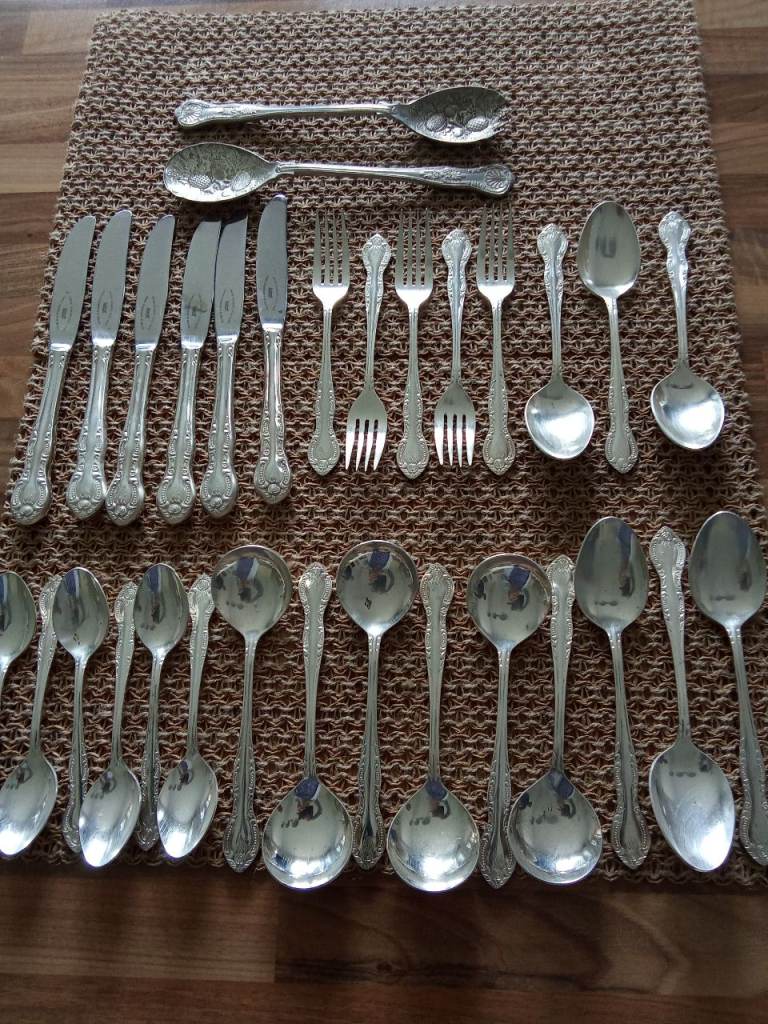 Silver plated cutlery set and salad servers