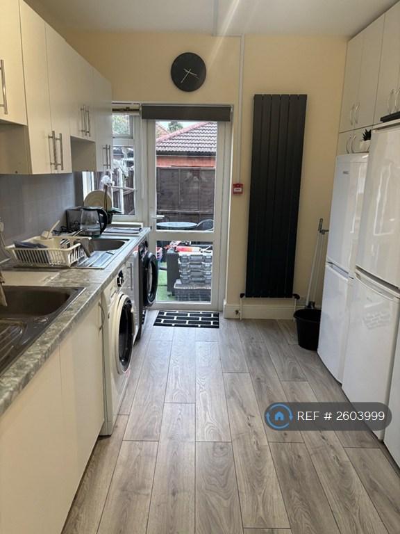 1 bedroom in Whitton Dene, Isleworth, TW7 (#2603999)