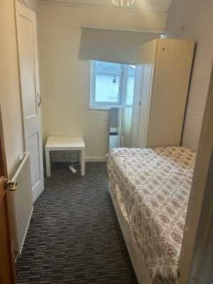 Box room for rent for single person